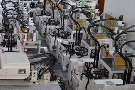 立式注塑機頂針動作異常該如何處理？